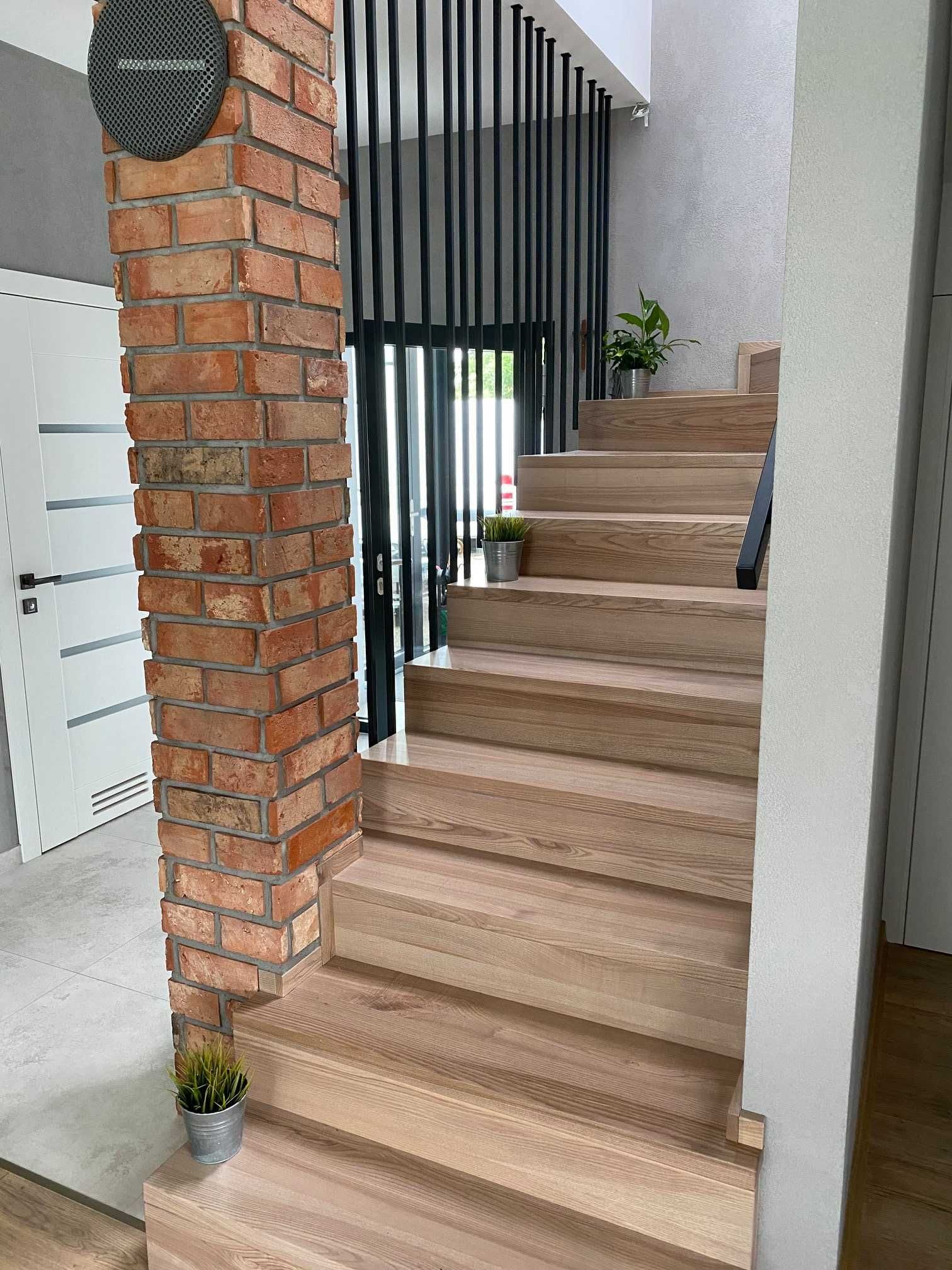 Schody drewniane samonośne i na beton BRZEG