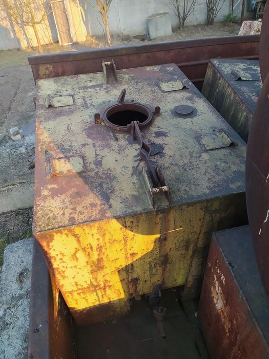 Тара металева різних розмірів.