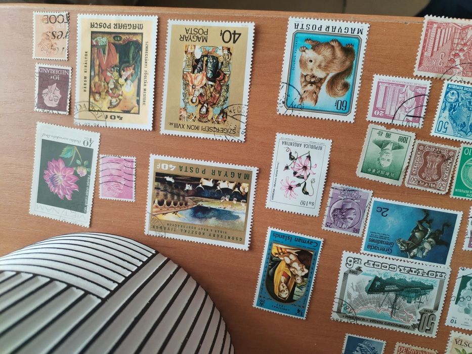 Znaczki pocztowe z różnych stron świata