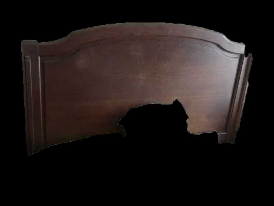 Cama de casal, para colchão de 140*180. Com estrado incluído.