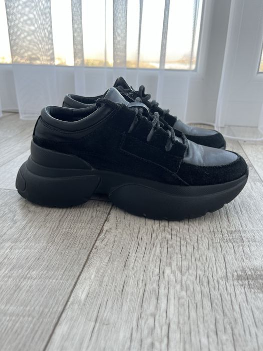 Кожанные кроссовки 38р.