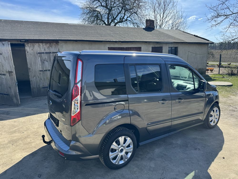 Ford Transit connect Titanium lekko uszkodzony