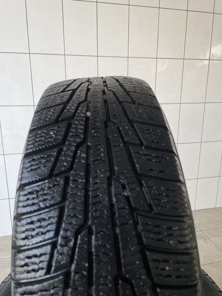 Продам комплект зимней резины Nokian Tyres RS2
