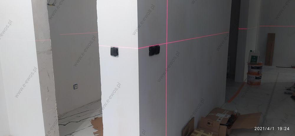 Elektryka biały montaż. Gniazdka, łączniki oświetleniowe. Lampy sufito