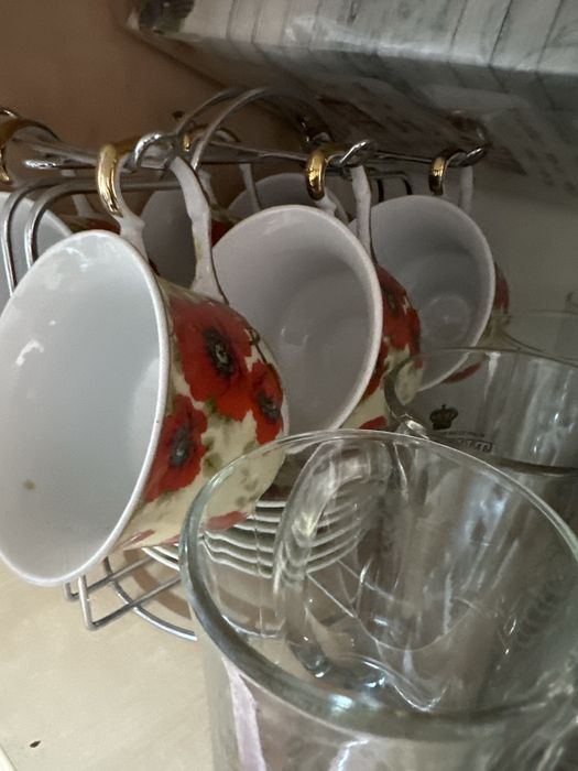 Посуд, сервізи.