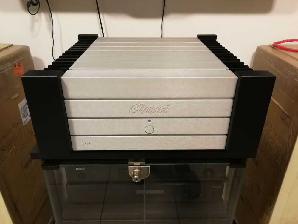 Classé CA-201 power amplifier