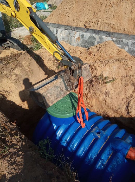 montaż studnia zbiornik PVC szamba odwodnienie deszczówka