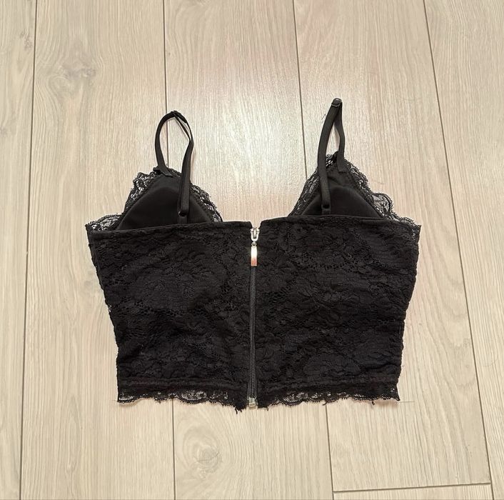 Чорний топ з мереживом