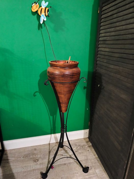 Stojak metalowy na kwiaty. Z Ceramiczną donicą.