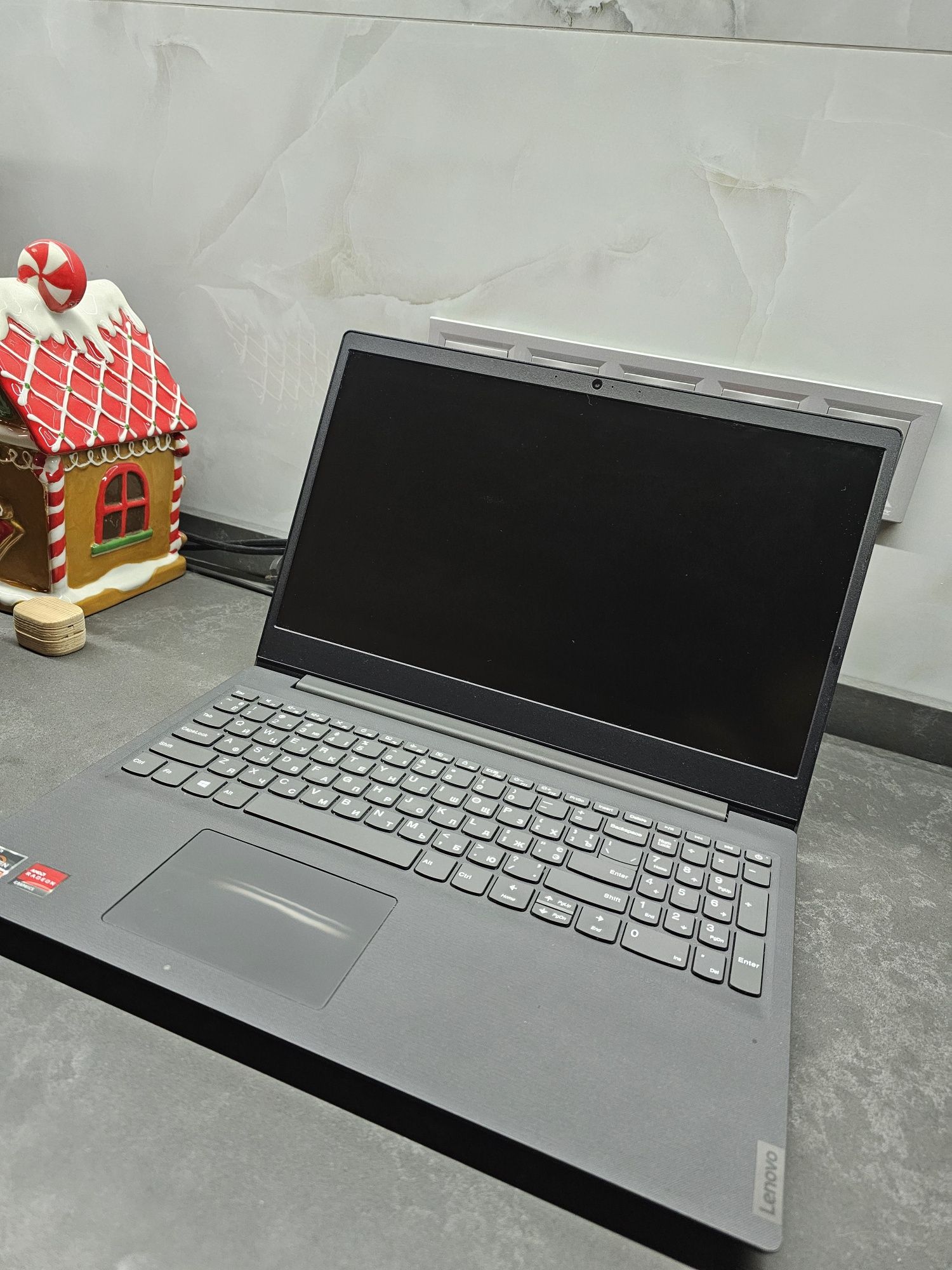 Ноутбук Lenovo V15-ADA Ryzen 5 3500U 8/256