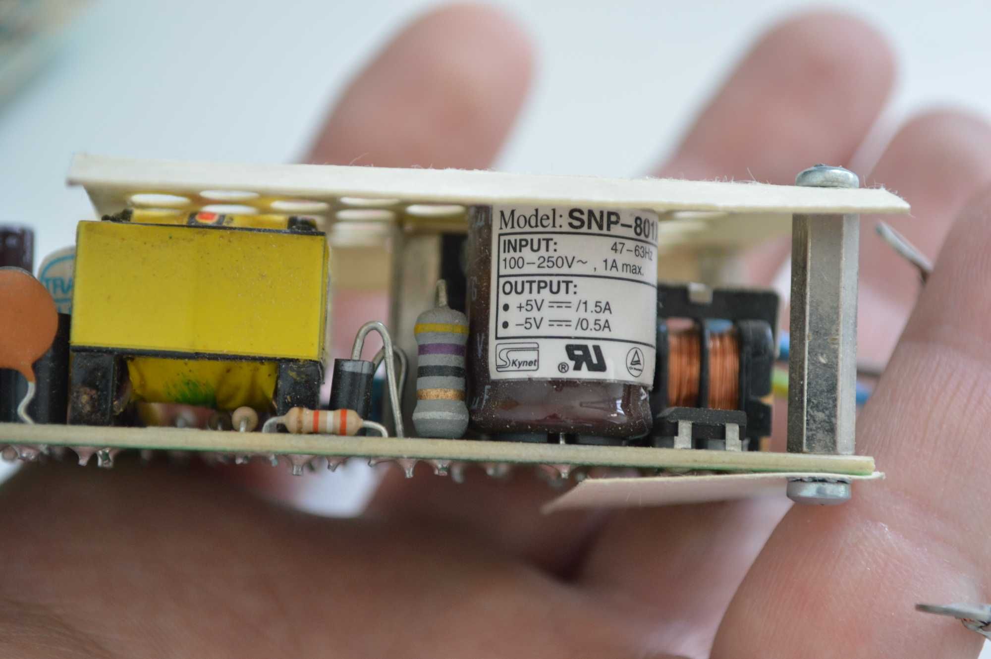 Блоки питания  +5V (1,5A) -5V (0,5A); 5V (1,6A) 3,3V (2,4A)