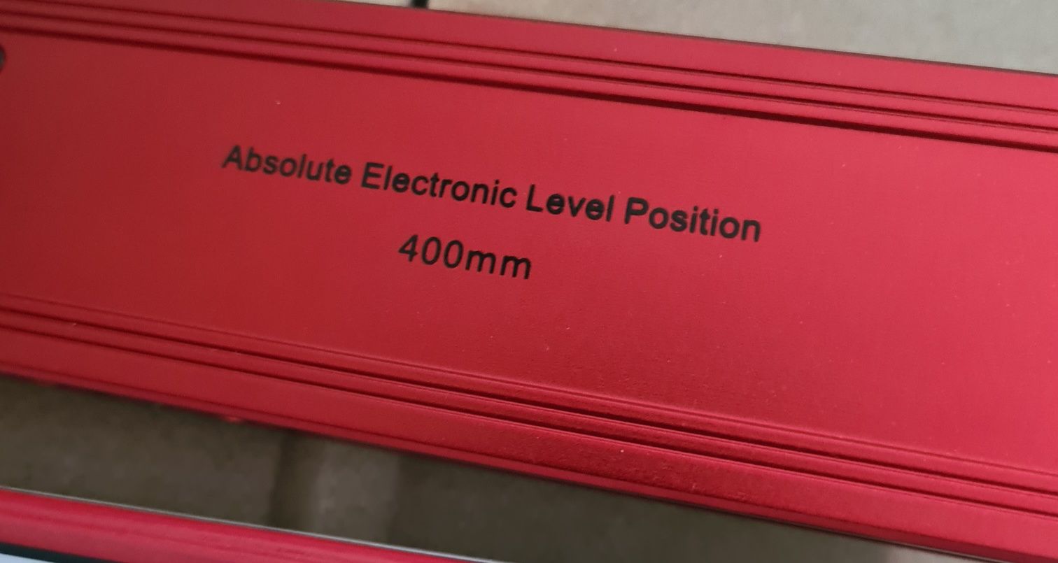 Poziomica elektroniczna 400 mm.