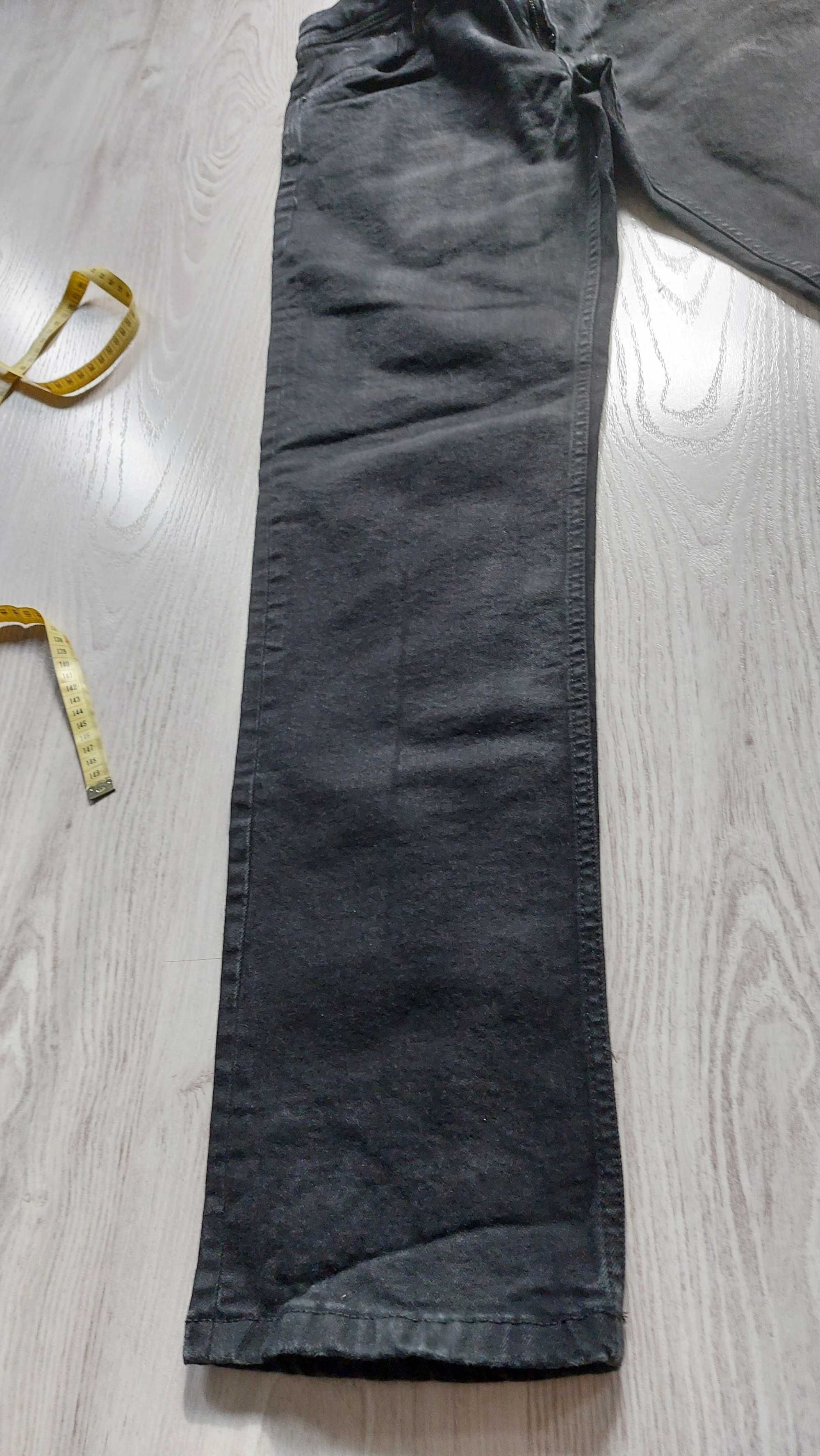 Czarne jeansy Reserved regular 32/34