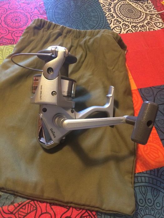 Cana de pesca Stream Surf e carreto Daiwa jupiter 5500 (mar)