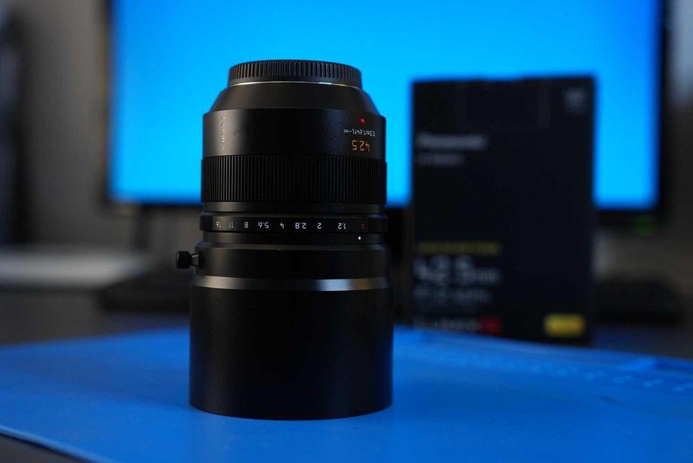 Об'єктив Panasonic Lumix Leica DG Nocticron 42.5mm, f1.2.