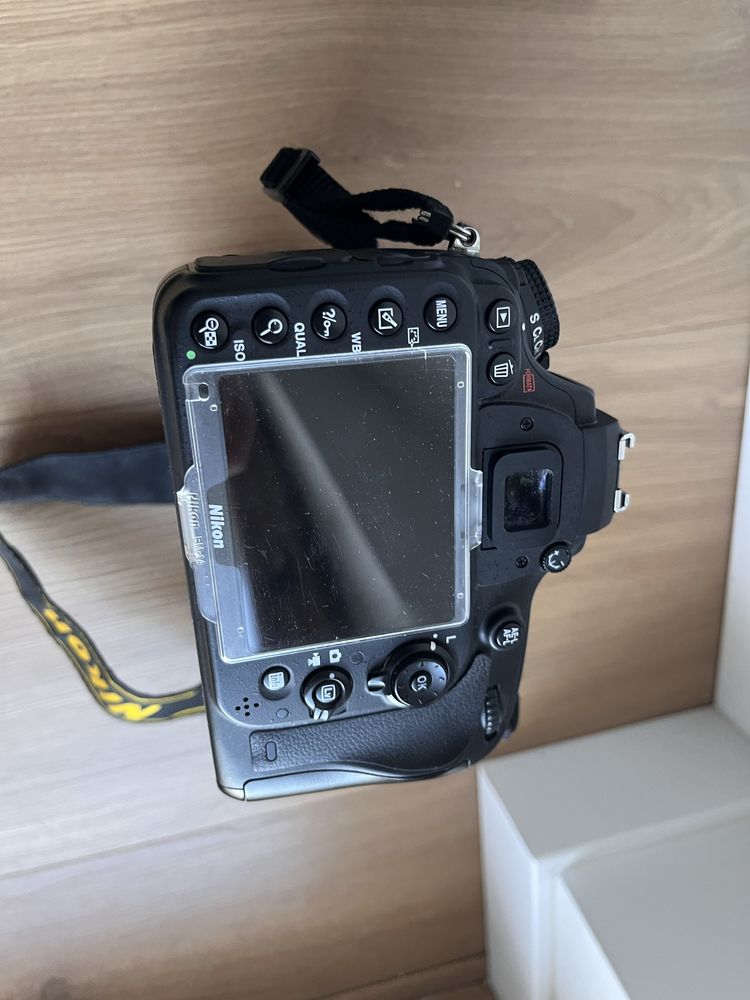 Nikon D610 z obiektywm sigma i lampą YN685