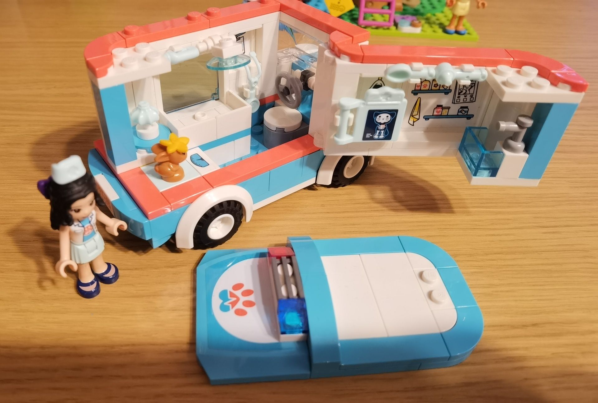 Lego Friends 41445 Vet Clinic Ambulance