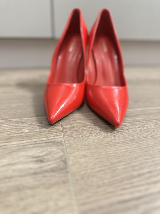 Лодочки червоні нові DEZZEE