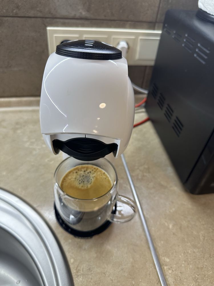 Продам кавоварку капсульну Krups Dolce Gusto Genio S