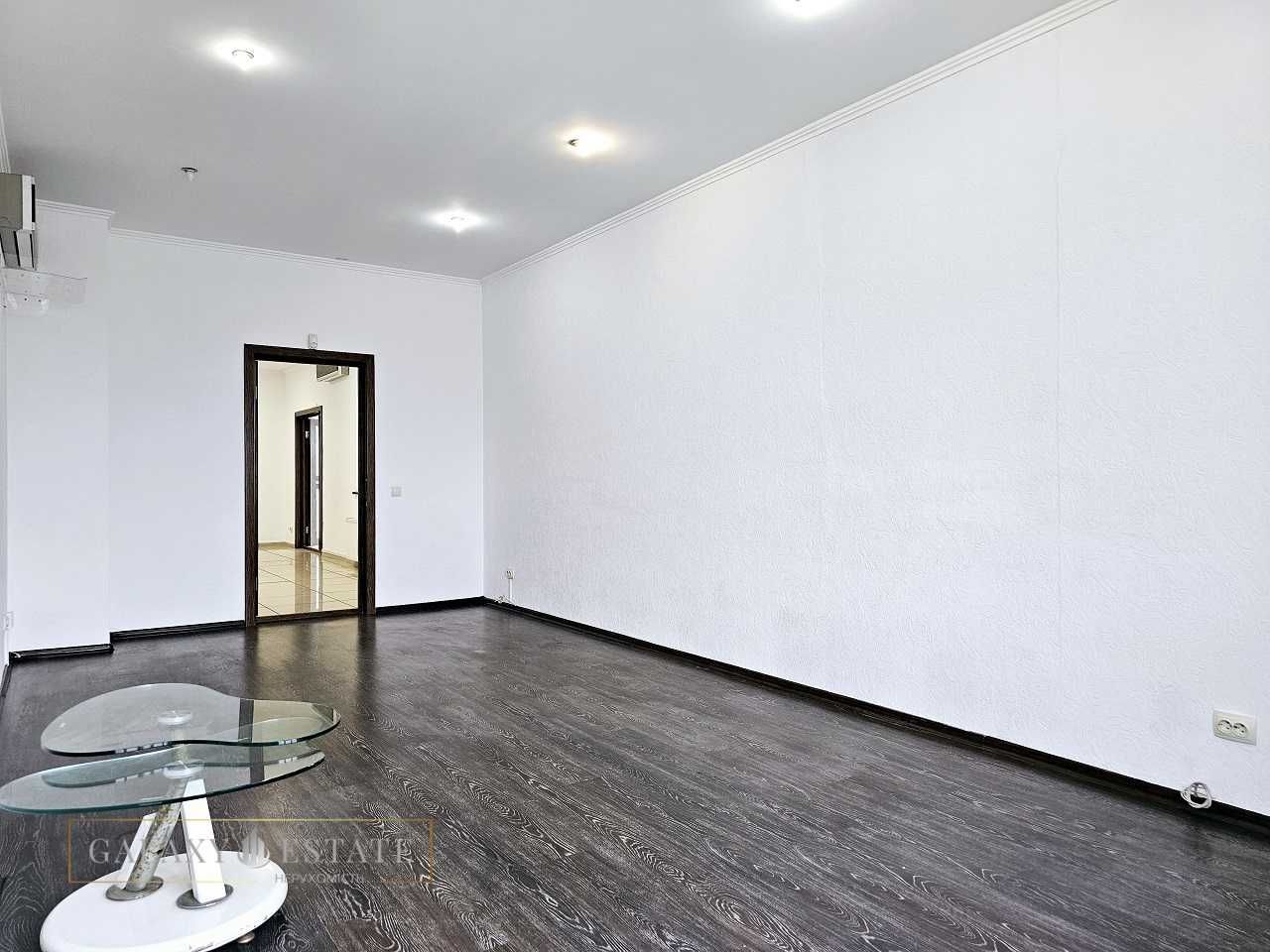 Оренда, Офіс закритого типу 292м²,вул.Раїси Окіпної 10а,м. Лівобережна