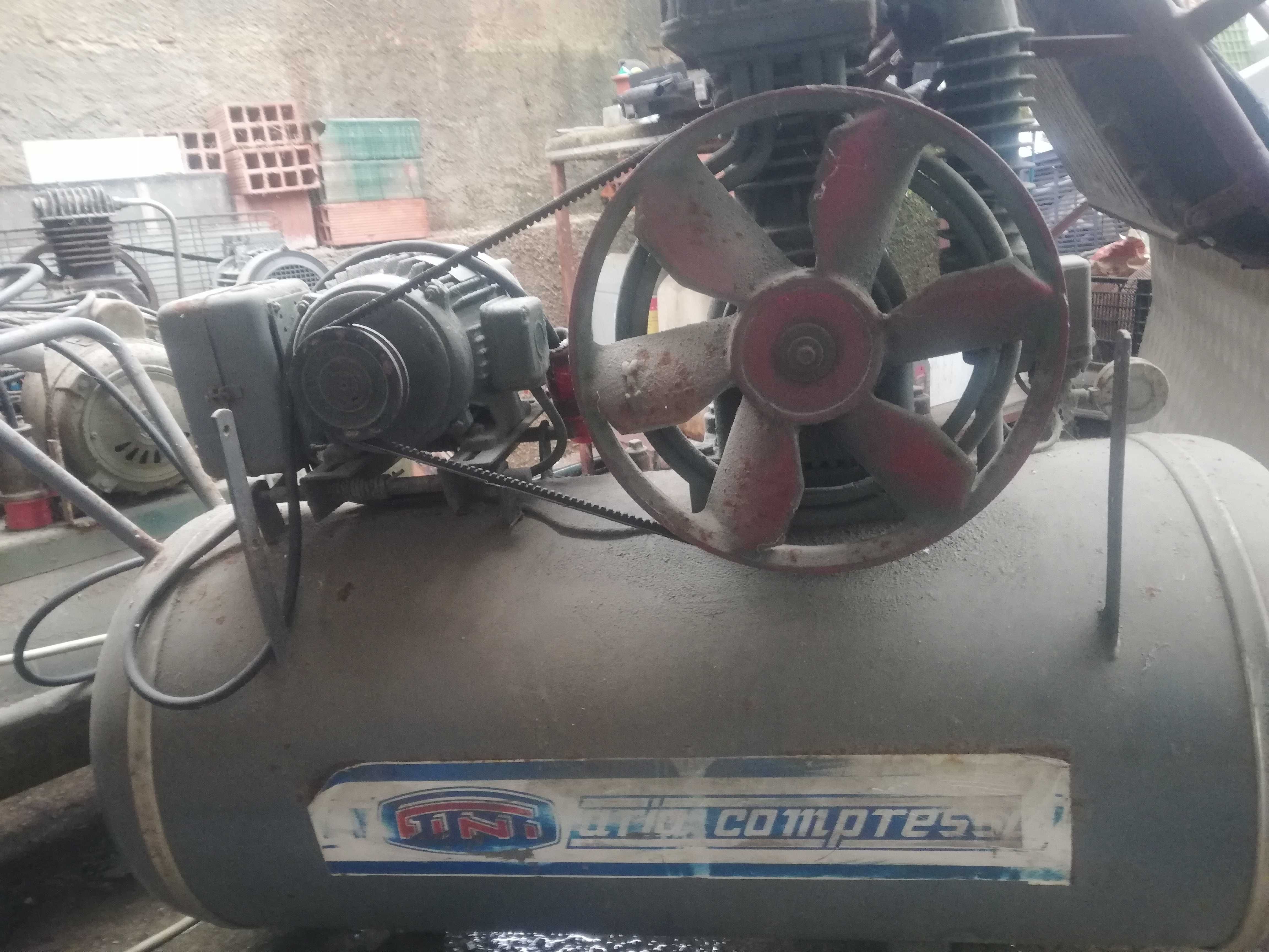 Compressor ar FINI 100L trifásico