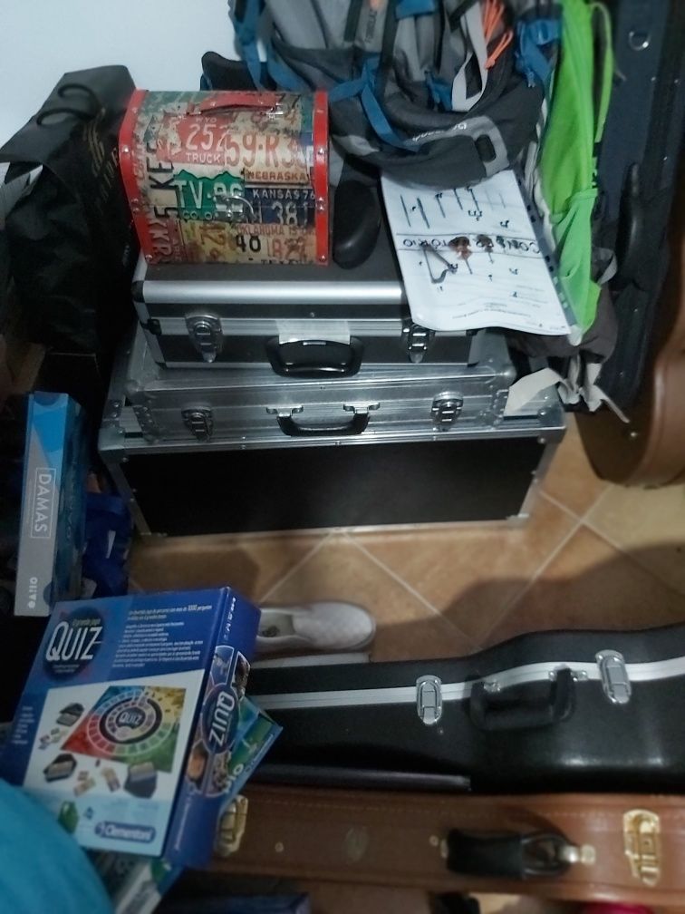 vendo caixas para acessórios de música