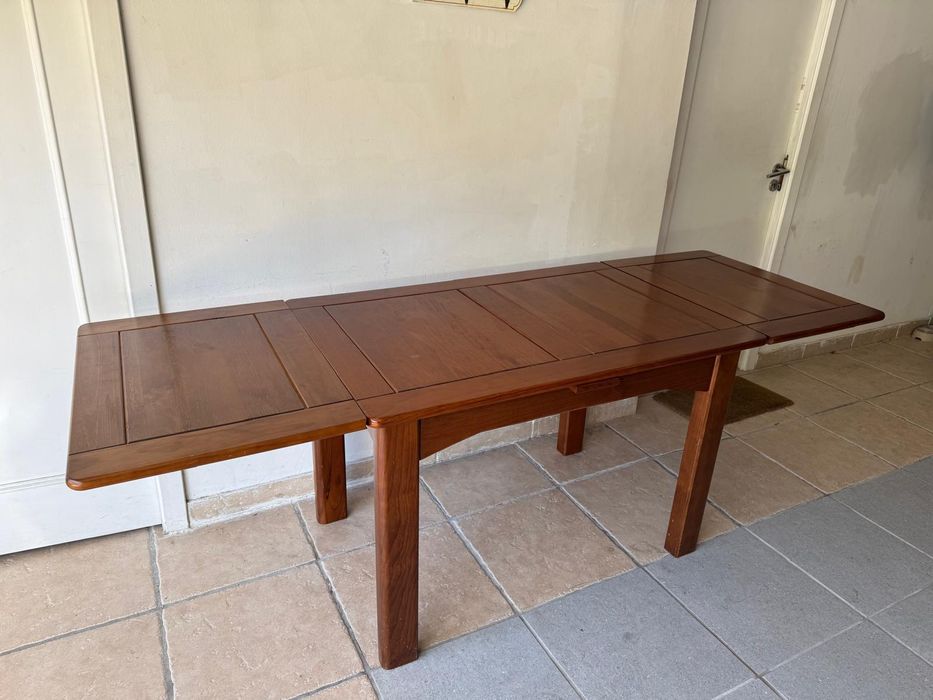 Mesa de sala/cozinha