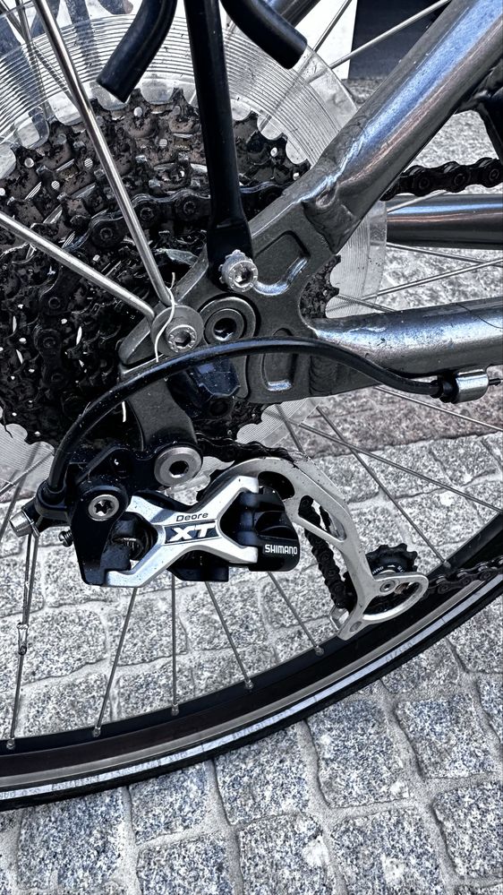 Bicicleta com 27 mudanças Shimano