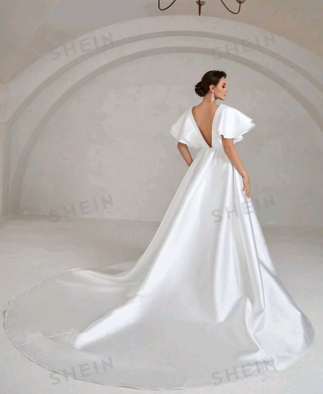 Біла сукня для весілля або фотосесії