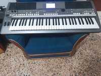 Teclado yamaha 670