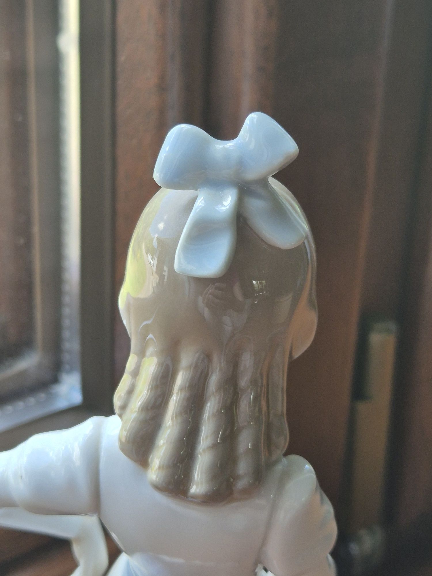 NAO Lladro Dziewczynka z pieskiem