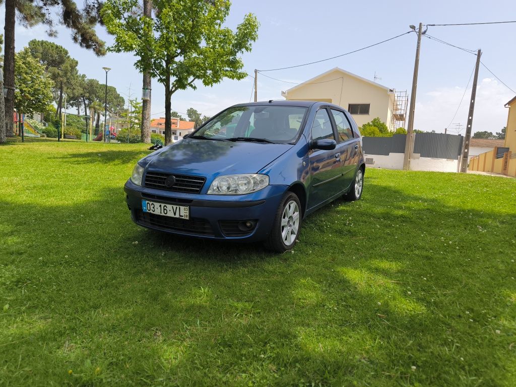 Fiat Punto 1.2 ano 2003.