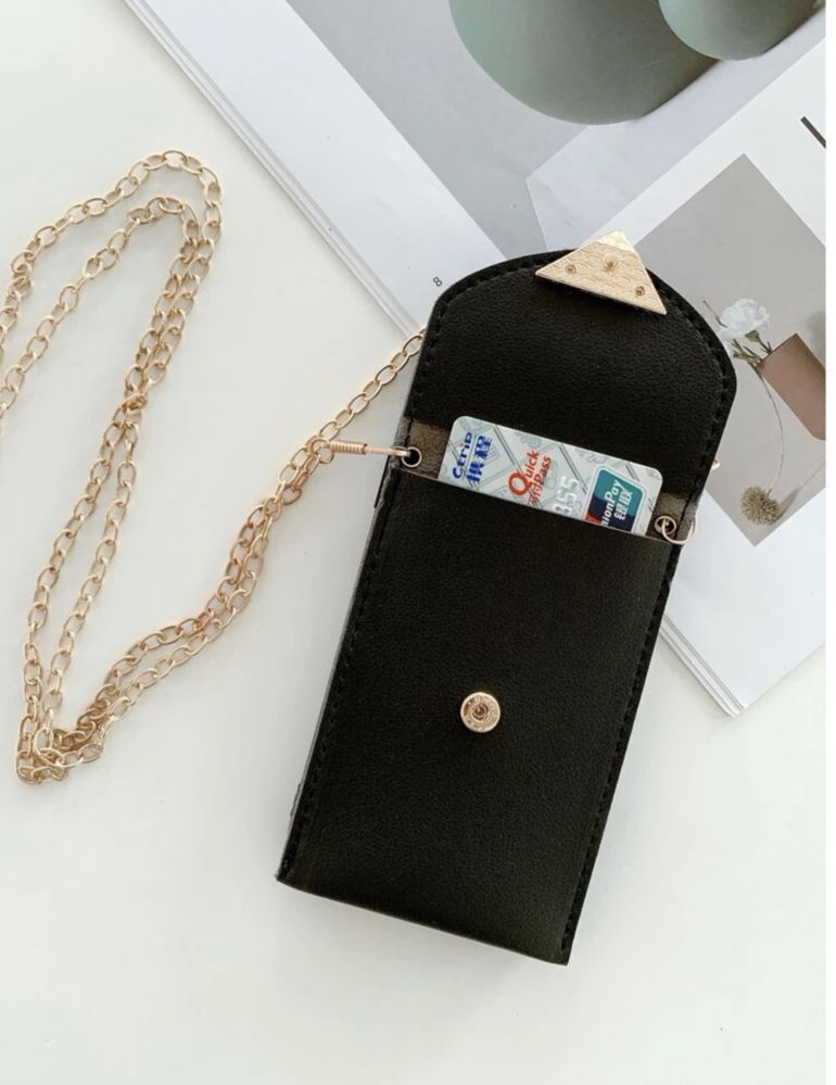Capa Iphone XS com corrente bolsa
