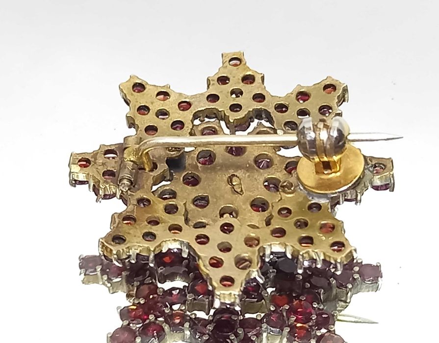 Brosza z granatami, pocz. XX w.