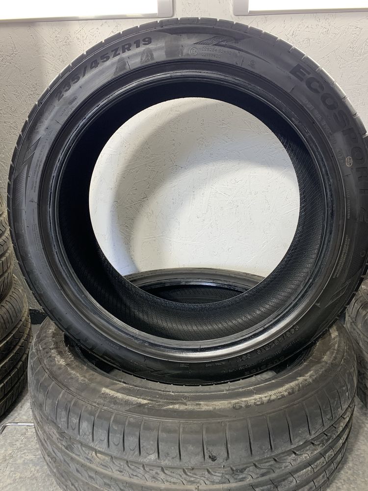 Opony letnie 235/45/19 jak nowe
