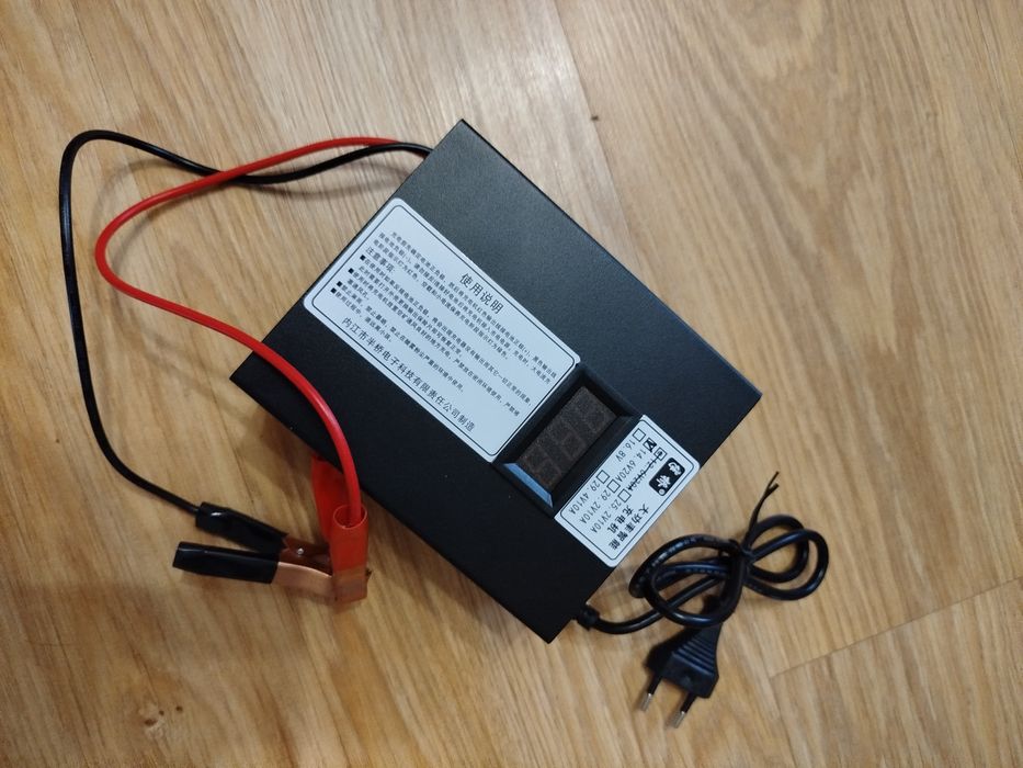 Зарядное устройство для литиевых аккумуляторов.