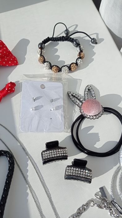 Лот жіночих прикрас / біжутерія/аксесуари для волосся/браслети/брелок