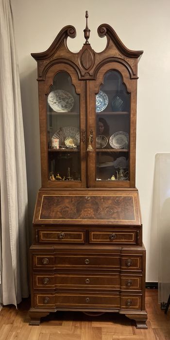 Escravaninha com cristaleira em optimo estado