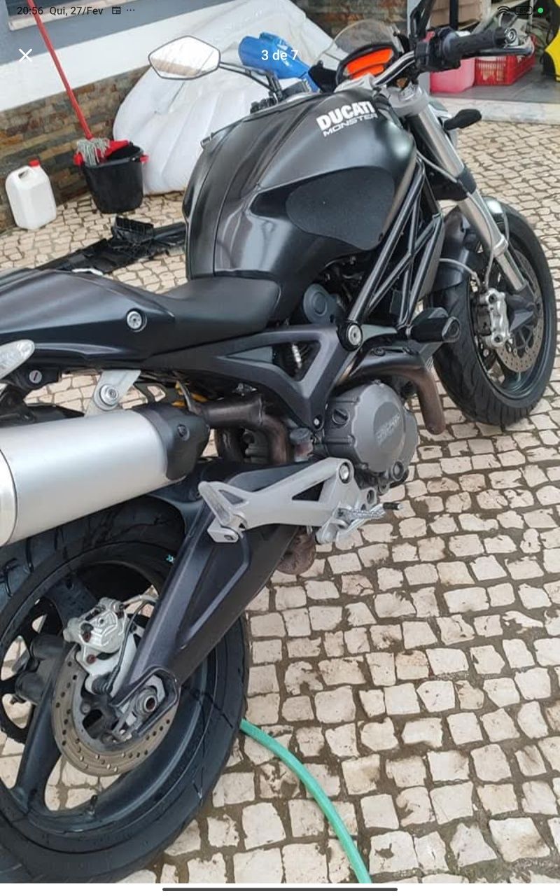 Ducati Monster 696