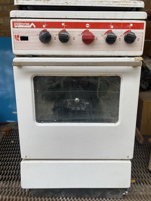 Газовая плита с духовкой