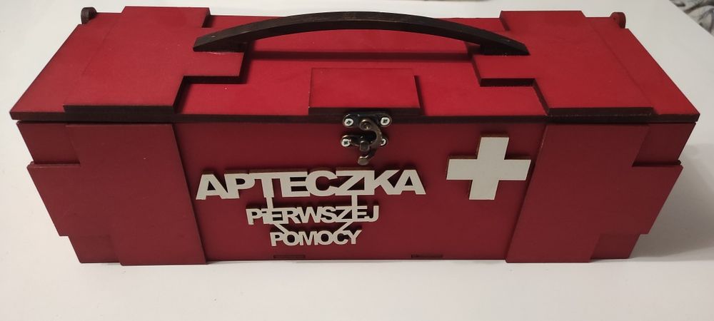 Apteczka drewniana pierwszej pomocy