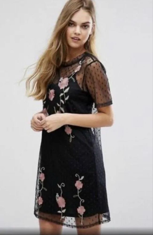 Сукня з вишивкою New look