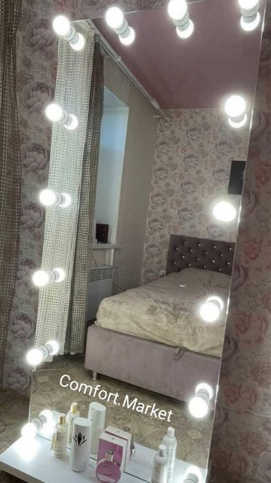 Безрамкове напольне пересувне дзеркало в повний зріст з лампами