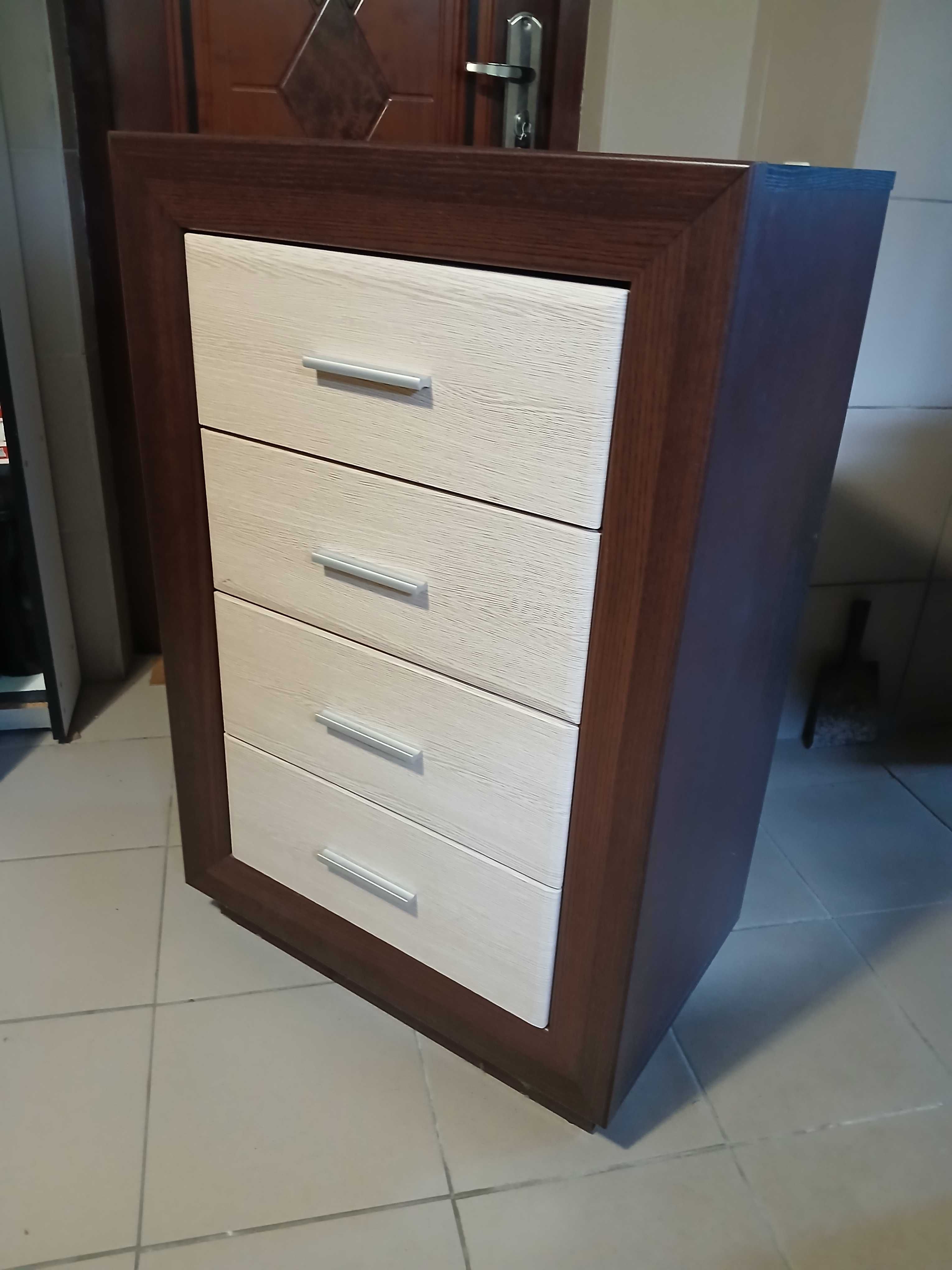 Комод, майже новий, 4 шухляди, висота 95см, шир.62 см, глибина 38см.