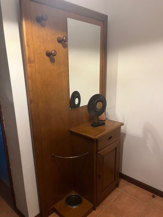 Móvel de entrada em cerejeira bom estado