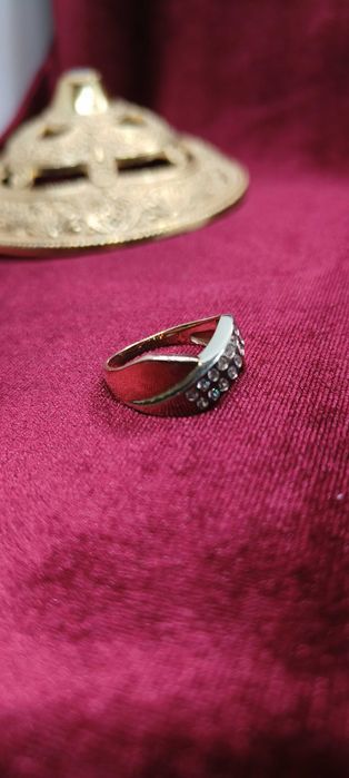 Золоте кільце 585 проби стан відмінний