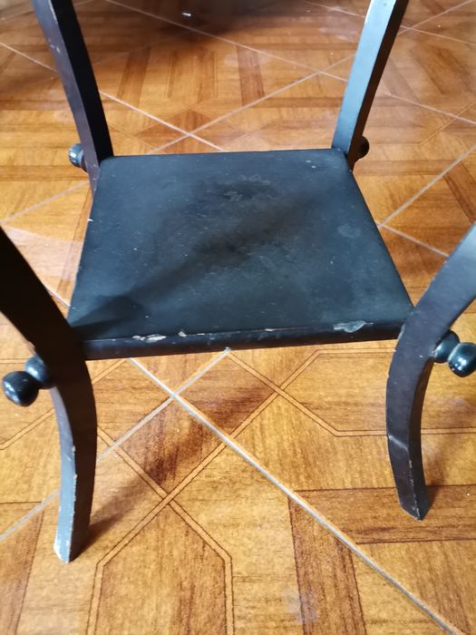 Mesinha em pau preto