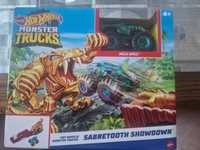 Zestaw kaskaderski Hot Wheels Monster Trucks Starcie z tygrysem GYL10