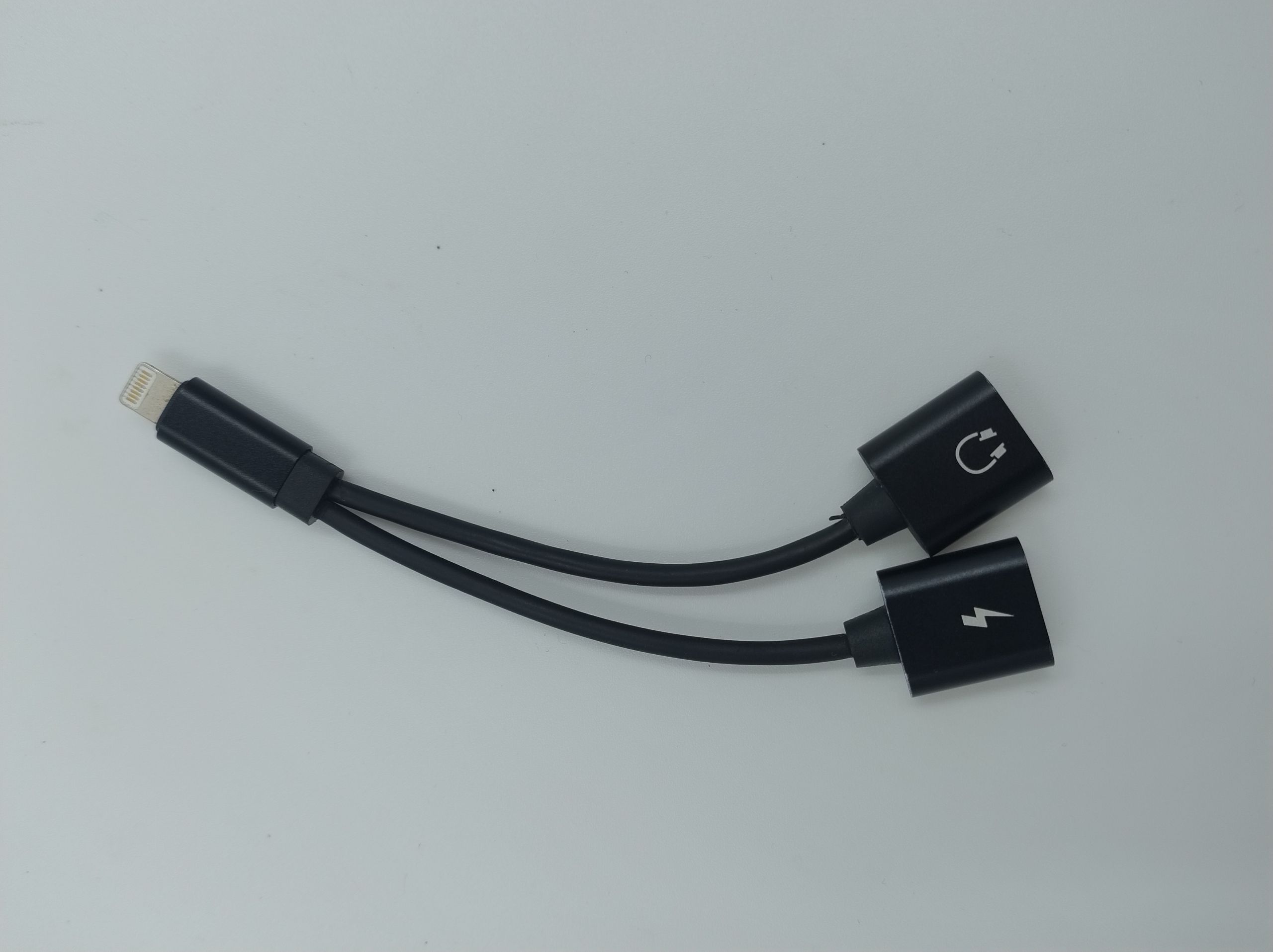 uszkodzony adapter 1 do 2 słuchawki i ładowanie do macbook srebrny