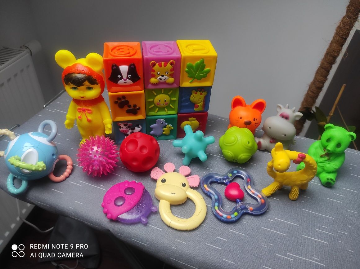 Zestaw zabawek dla niemowlaka bezpieczne gumowe sensoryczne piłki
